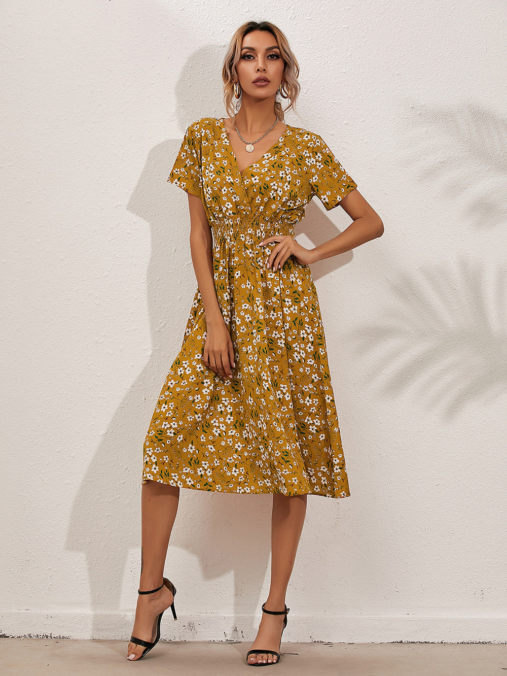 Elegante zomerjurk met bloemenprint
