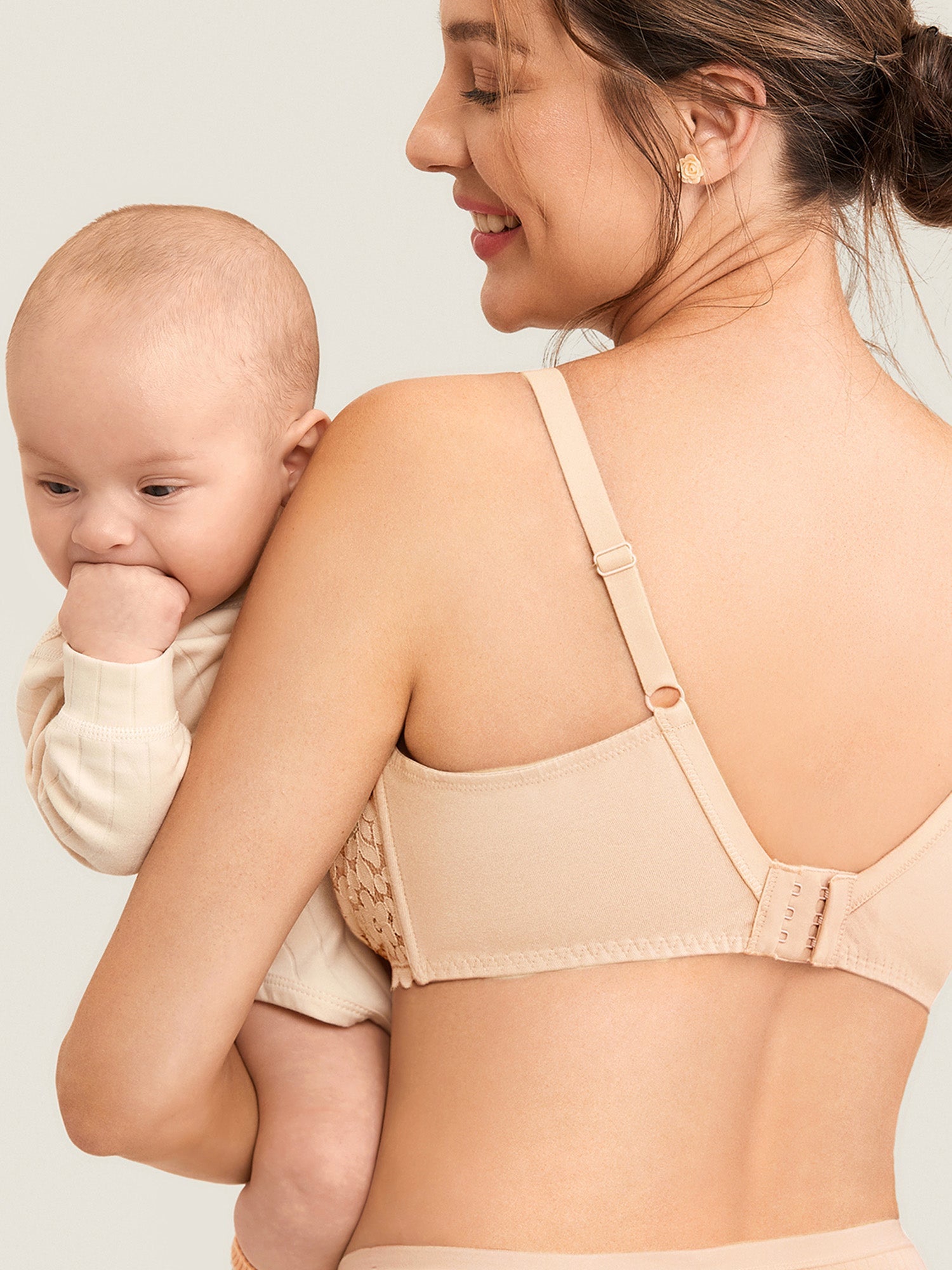 Handsfree kolfbeha van kant – voedingsbeha en kolf-bh in één