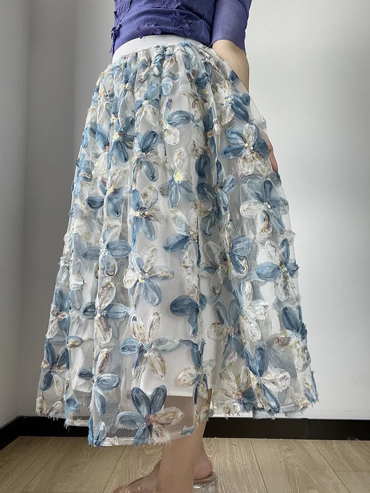 Vintage rok met bloemenpatroon en driedimensionale bloemdecoratie