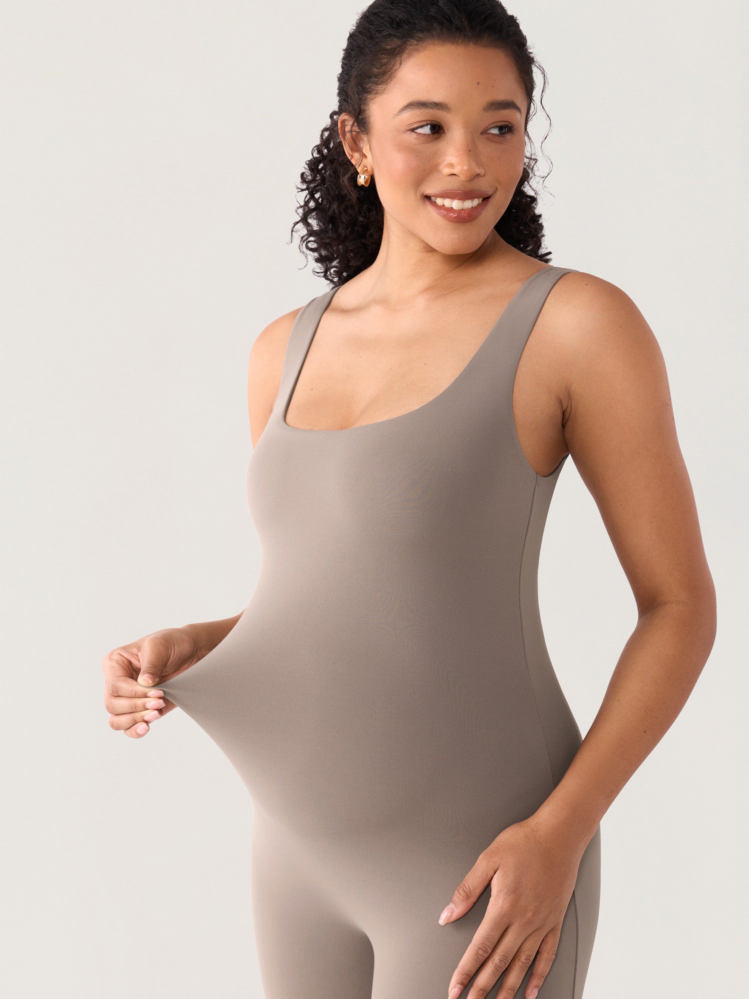 Zwangerschapsplaysuit met vierkante hals – Airsofta romper met ingebouwde bh