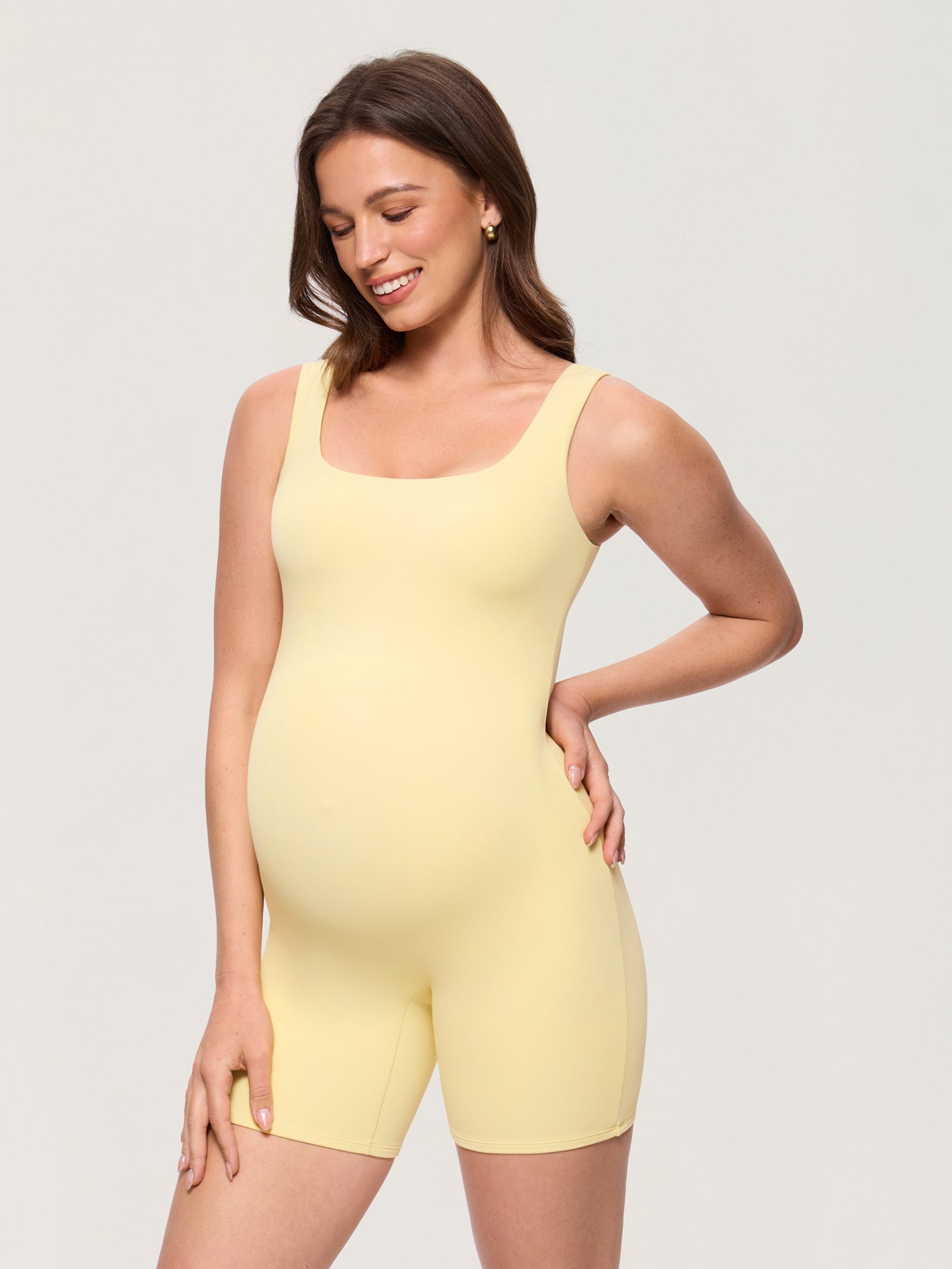 Zwangerschapsplaysuit met vierkante hals – Airsofta romper met ingebouwde bh