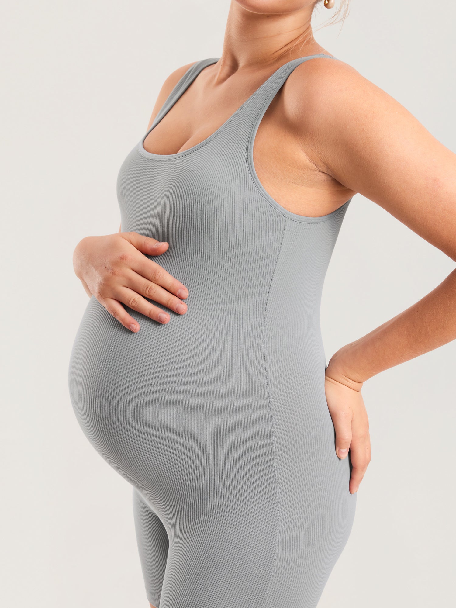 Zwangerschapsplaysuit in ribstof – romper met vierkante hals