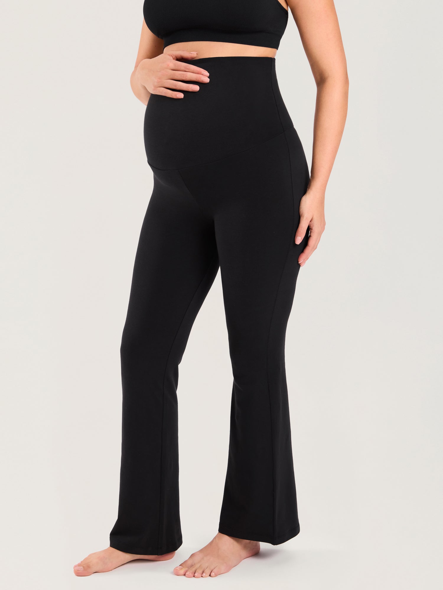 Zwangerschapsbroek van katoen met flare-pijpen – omslagtaille, 77 cm – Zwart