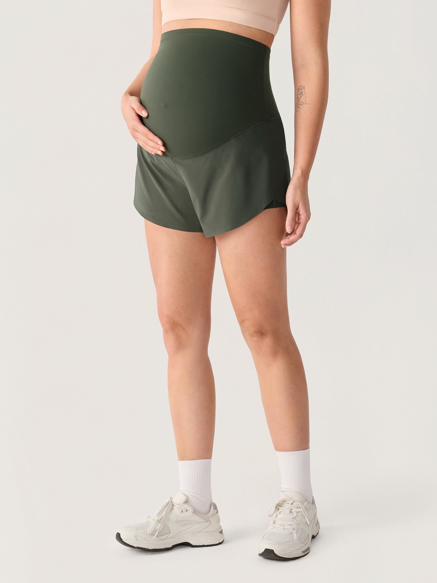 Zwangerschapsshort met zakken – Bloomove™ dolphin short dubbellaags – Aspen olijf