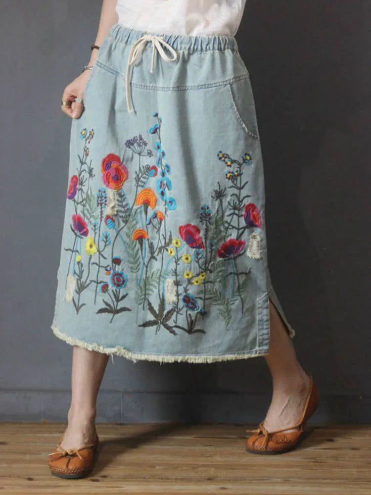 Elegante denim rok met letterprint en onregelmatige zoom