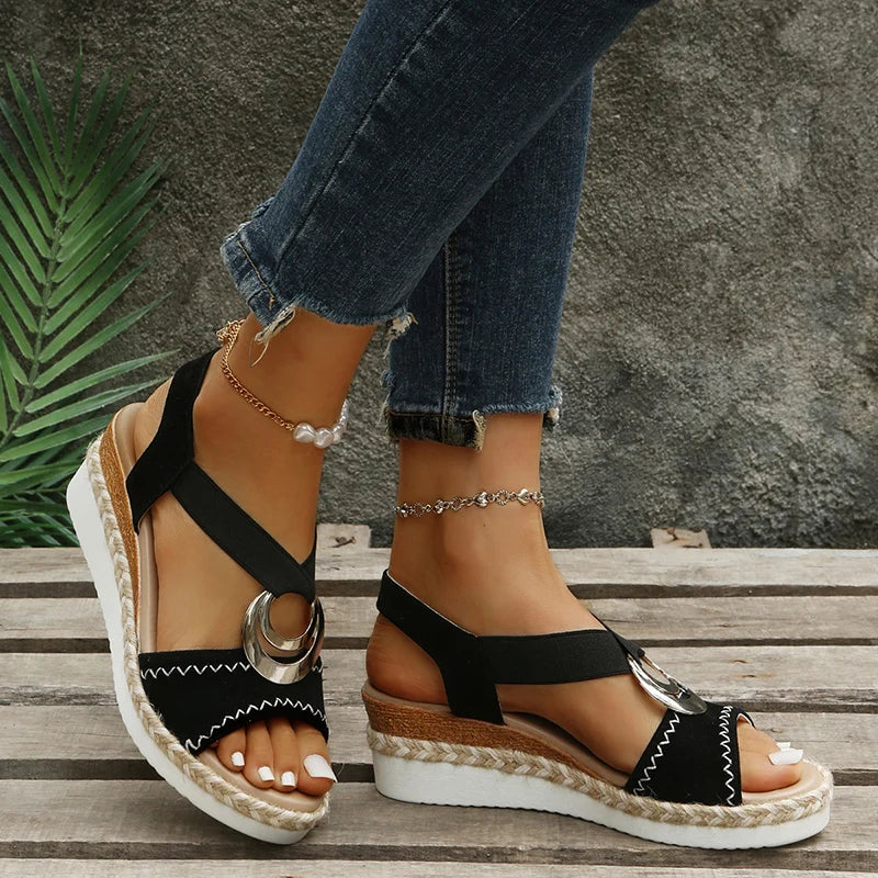 Sandalen met slangenprint en sleehak