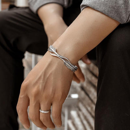 Sterling veren manchet armband met opengewerkt ontwerp