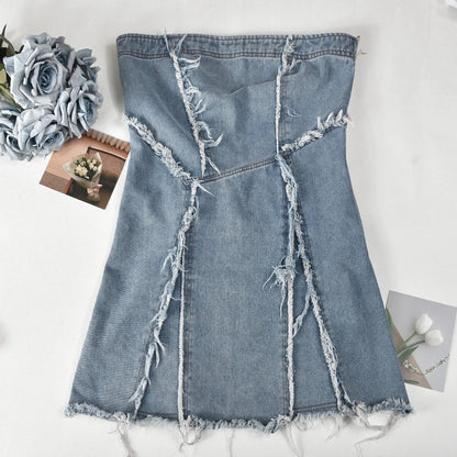 Strapless denim jurk met gerafelde zoom