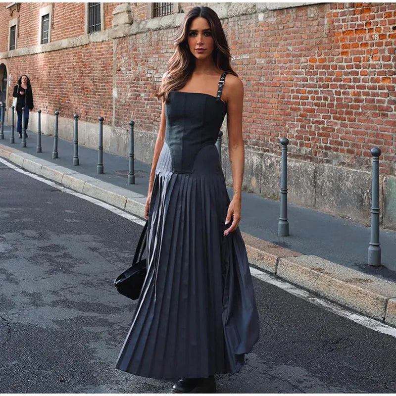 Geplooide jurk met gespbandjes