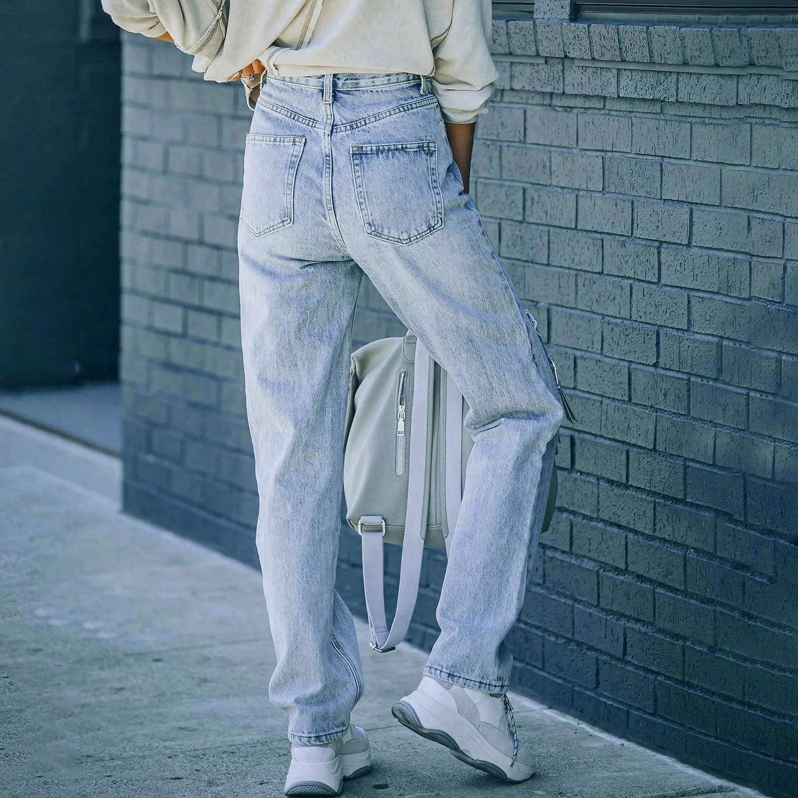 Hoog getailleerde jeans met distressed detail