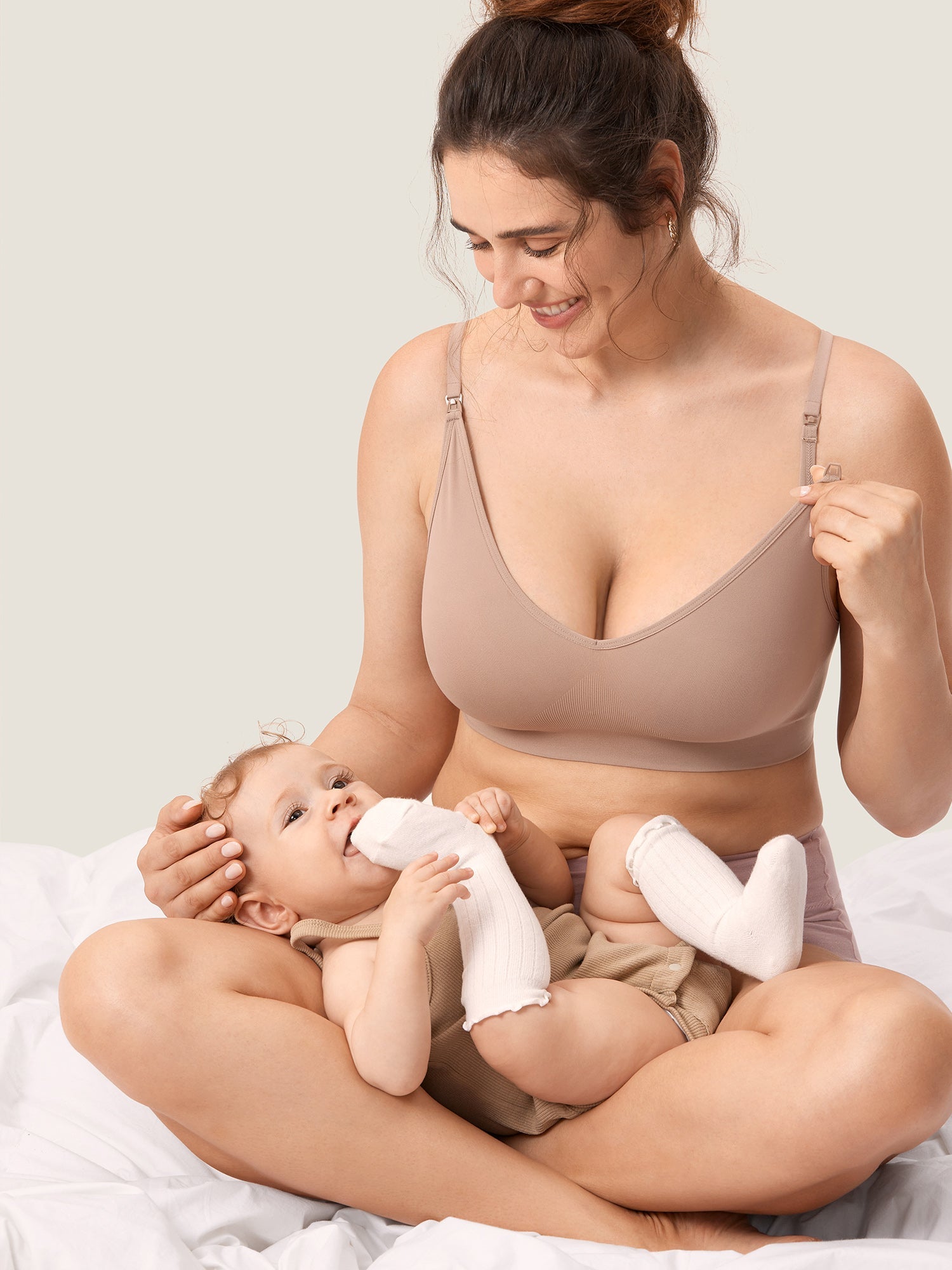 Naadloze voedingsbeha in zacht gebreid – voedingsbralette zonder beugel – Cacaobeige