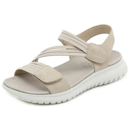 Sandalen met sleehak en verstelbare klittenbandsluiting