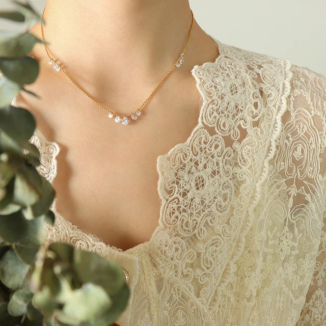 Elegante ketting met kristallen hangers