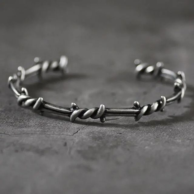 Sterling veren manchet armband met opengewerkt ontwerp