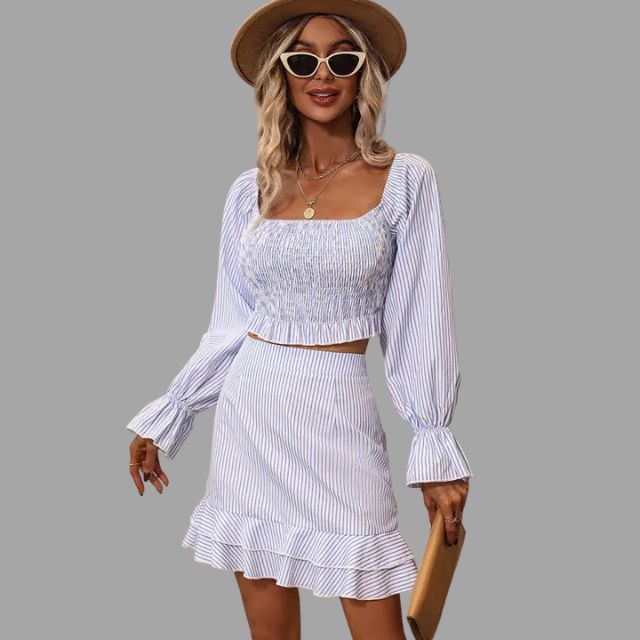 Gestreept tweedelig setje met vierkante halslijn