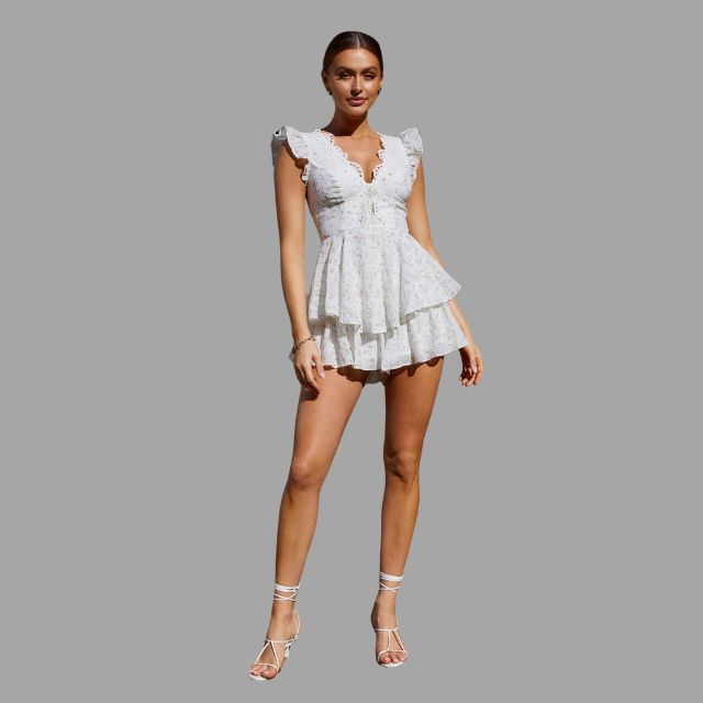 jurk met oogjesborduursel en ruches