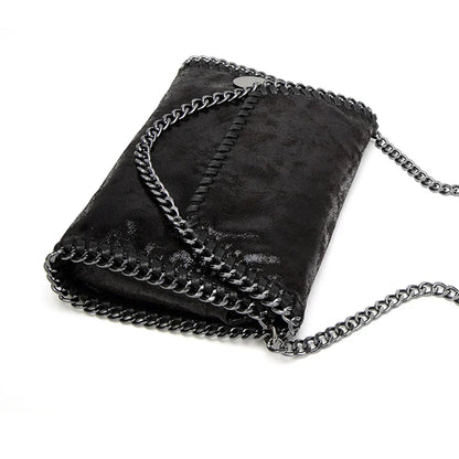 Suède clutch met kettingversiering