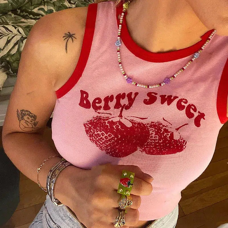 Berry Sweet grafische crop top met contrasterende boorden