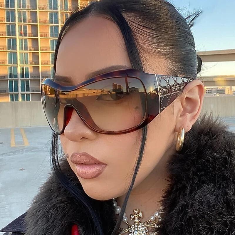 Grote zonnebril met glazen met kleurverloop