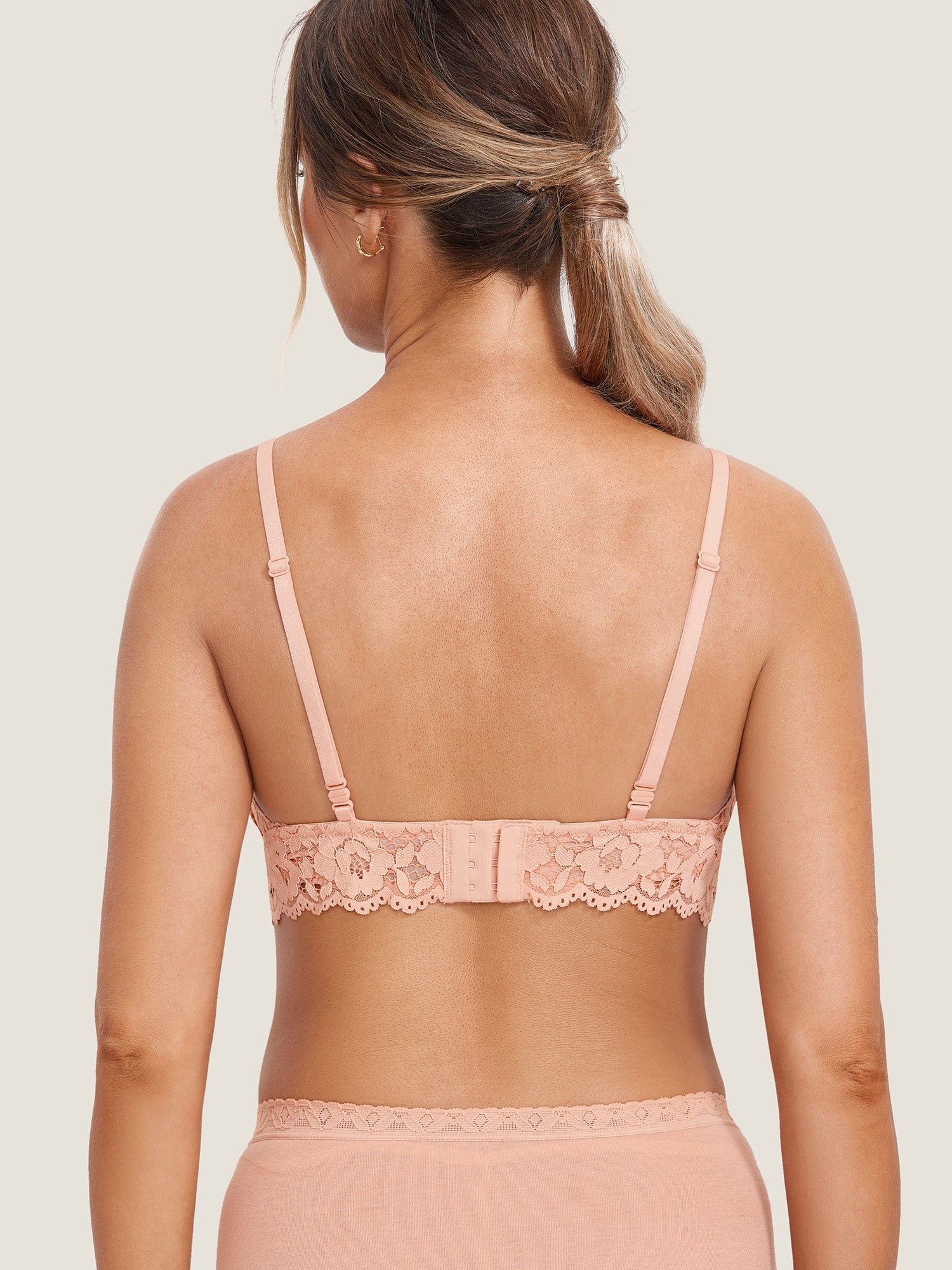 Voedingsbeha van kant met extra bedekking – bralette met diepe V-hals