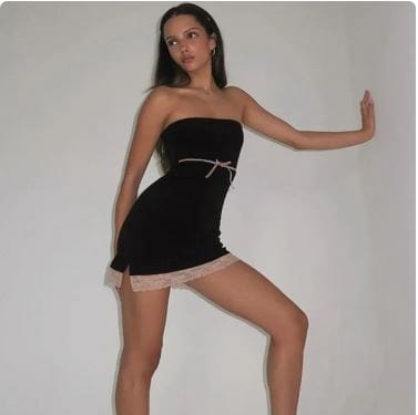 Modieuze zwarte korte jurk voor vrouwen