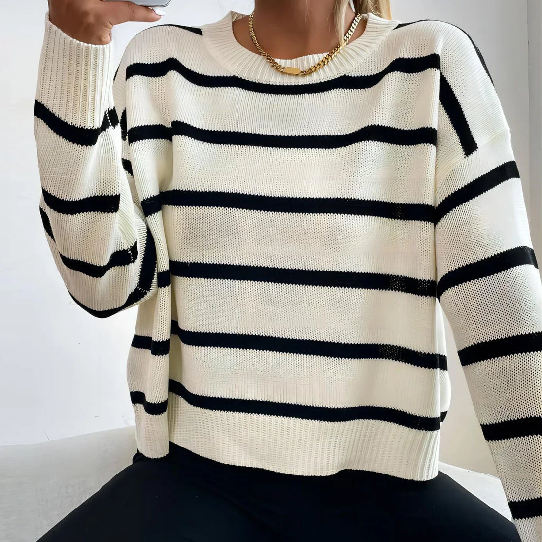 PUCK - Gestreepte trui met afgezakte schouders